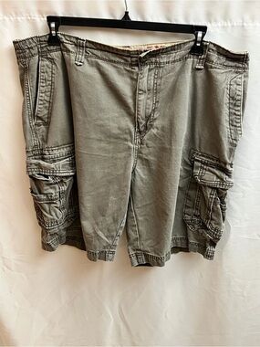 Unionbay Men’s Gray Cargo Shorts Size 42 Multi Pocket Utility